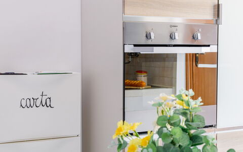 Suite Acquamare: Elettrodomestico Da Cucina, Cucina, Apparecchio Major, Elettrodomestico, Tavola, Controsoffitto, Cabinetry, Mobilia, Cassetto, Credenza