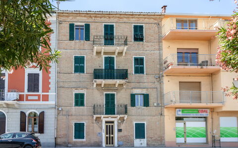 Suite Acquamare: Giorno, Costruzione, Finestra, Appartamento, Quartiere, Zona Residenziale, Facciata, Urban Design, Insediamento Umano, Porta