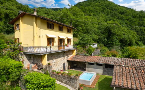 Villa Fornaci: Villetta, Area Rurale, Valle, Hill Station, Catena Montuosa, Villaggio, Eco Hotel, Agriturismo, Piscina, Paesino Di Montagna