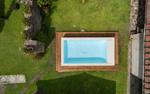 Villa Fornaci: Piscina, Materiale Composito, Giardino, Tempo Libero, Backyard, Prato, Landscaping, Terme, Giochi D'Acqua, Erba Sintetica