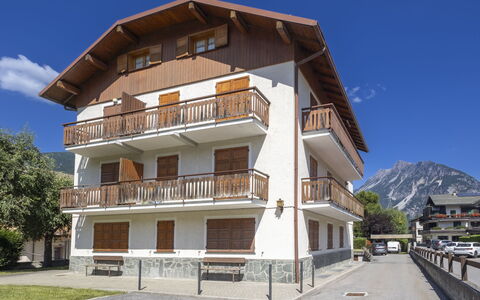 Bormio 16: Balcone, Catena Montuosa, Alpi, Paesino Di Montagna