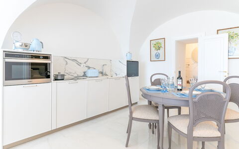 Villa Augusta Vista Mare: Interior Design, Mobilia, Pavimentazione, Pavimento, Camera, Appartamento, Sedia, Cabinetry, Cucina & Sala Da Pranzo Tavolo, Cucina