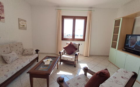 La Casetta Di Greise: Mobilia, Pavimentazione, Interior Design, Pavimento, Tavolo, Soffitto, Appartamento, Camera, Illuminazione, Soggiorno