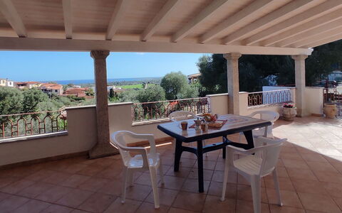 La Casetta Di Greise: Mobilia, Portico, Sedia, Shade, Mobili Da Esterno, Colonna, Struttura Esterna, Balcone, Cucina & Sala Da Pranzo Tavolo, Color Legno