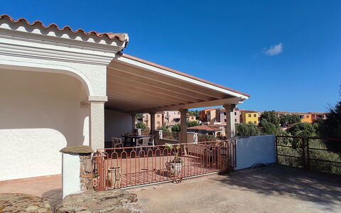 La Casetta Di Greise: Colonna, Shade, Struttura Esterna, Hacienda, Balcone, Portico, Cortile, Pergola, Villa