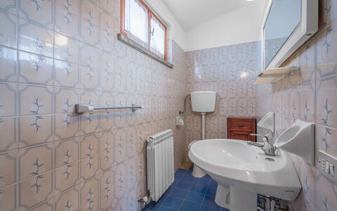 Il Campino, Pool, Montaione: Pavimentazione, Pavimento, Idraulico Fixture, Interior Design, Soffitto, Piastrella, Camera, Bagno, Idraulico, Lavello