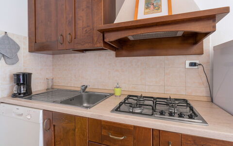 Il Campino, Pool, Montaione: Cucina, Elettrodomestico Da Cucina, Controsoffitto, Apparecchio Major, Lavandino Della Cucina, Cabinetry, Legna, Cucina Stufa, Stufa, Pavimentazione