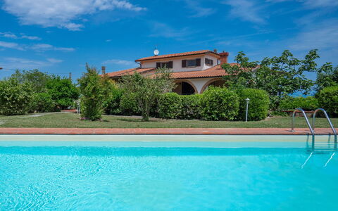 Il Campino, Pool, Montaione: Blu, Piscina, Hacienda, Estate, Agriturismo, Villa, Ricorrere, Eco Hotel