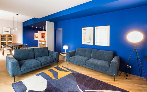 Il Monumento: Mobilia, Blu, Interior Design, Divano, Pavimentazione, Pavimento, Soggiorno, Casa, Appartamento