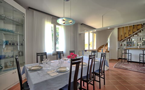 Villa Adriana: Mobilia, Interior Design, Pavimentazione, Soffitto, Tavolo, Sedia, Sala Da Pranzo, Lampada, Cucina & Sala Da Pranzo Tavolo, Illuminazione