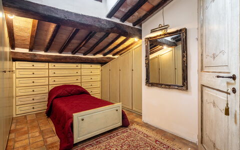 Portanuova Home, Colle Val D'elsa: Parete, Pavimentazione, Interior Design, Legna, Pavimento, Soffitto, Camera Da Letto, Mobilia, Letto, Camera