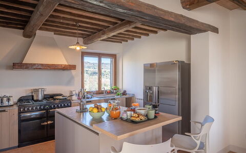 Casale Sunset: Mobilia, Cucina, Interior Design, Pavimentazione, Controsoffitto, Legna, Soffitto, Elettrodomestico Da Cucina, Casa, Cabinetry