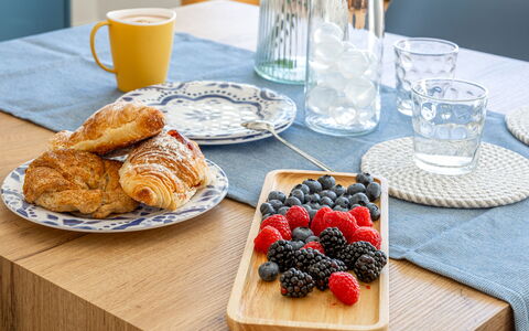 Brezza Costa Conero: Cibo, Tavola, Serveware, Dishware, Bicchieri, Frutta, Ingrediente, Tavolo, Piatto, Tazza