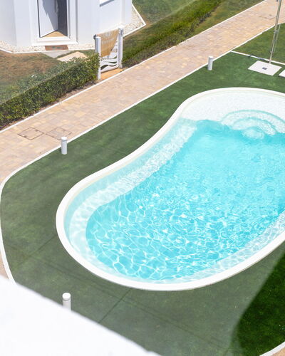 Brezza Costa Conero: Piscina, Materiale Composito, Tempo Libero, Giochi D'Acqua, Erba Sintetica, Prato, Landscaping, Giardino, Ricorrere, Cortile