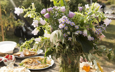 Il Canto Del Maggio: Tavola, Fiore, Fiorai, Tagliare I Fiori, Tavolo, Cibo, Bicchieri, Serveware