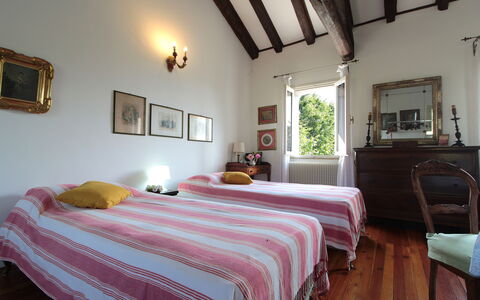 Casa Ballo delle Streghe, Garden, Montebelluna: Mobilia, Parete, Interior Design, Camera Da Letto, Letto, Soffitto, Lenzuolo, Cornice, Bedding, Pavimentazione