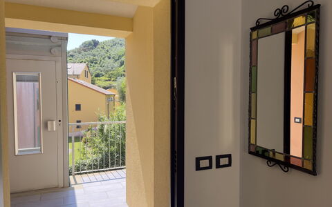 Anne-britt Home: Parete, Porta, Appartamento, Bicchiere, Porta A Casa, Color Legno, Balcone, Shade, Design, Latifoglie