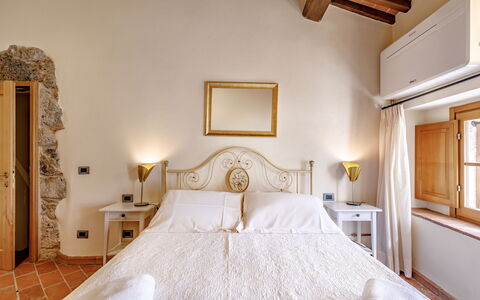 Relais la Costa: Mobilia, Parete, Letto, Interior Design, Camera Da Letto, Pavimentazione, Pavimento, Lenzuolo, Soffitto, Bedding