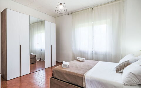 Celeste: Mobilia, Letto, Interior Design, Pavimentazione, Pavimento, Camera Da Letto, Legna, Camera, Tessile, Casa