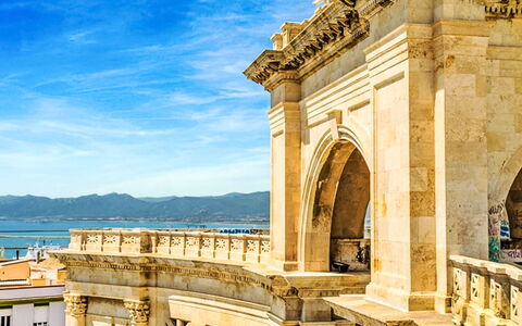 Appartamento in Centro: Blu, Arco, Attrazione Turistica, Architettura Classica, Sito Storico, Colonna, Arcade, Palazzo