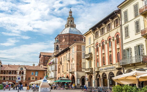 Vittoria Suite: Costruzione, Città, Zona Urbana, Spazio Pubblico, Facciata, Cittadina, Attrazione Turistica, La Piazza Cittadina