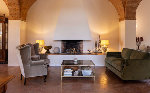 Villa Leone Reale: Mobilia, Interior Design, Parete, Pavimentazione, Divano, Pavimento, Soggiorno, Soffitto, Illuminazione, Camera