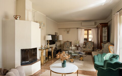 Villa Anna: Mobilia, Interior Design, Parete, Pavimentazione, Soggiorno, Legna, Divano, Pavimento, Camera, Illuminazione