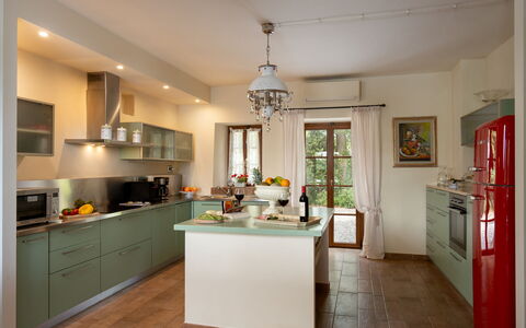 Villa Anna: Mobilia, Cucina, Controsoffitto, Interior Design, Cabinetry, Elettrodomestico Da Cucina, Pavimentazione, Legna, Pavimento, Soffitto