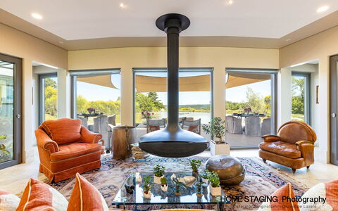 Villa Airone Tegoni, Pool, Radicondoli: Mobilia, Interior Design, Soffitto, Illuminazione, Pavimento, Pavimentazione, Soggiorno, Casa, Sedia, Divano