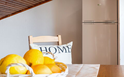 Sopraloreto Apartment: Mobilia, Interior Design, Elettrodomestico Da Cucina, Camera, Apparecchio Major, Elettrodomestico, Cabinetry, Color Legno, Latifoglie, Frigorifero