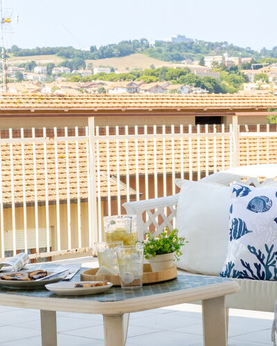 Sopraloreto Apartment: Mobilia, Interior Design, Sedia, Mobili Da Esterno, Balcone, Shade, Color Legno, Design, Pianta Della Casa, Biancheria