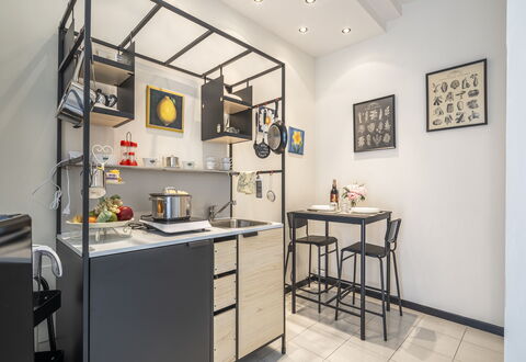 Casa Gioia In Lucca: Mobilia, Interior Design, Illuminazione, Pavimentazione, Casa, Camera, Tavolo, Pavimento, Cucina, Sedia