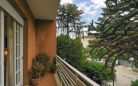 Butterfly Apartment In Lucca: Appartamento, Balcone, Condominio, Shade, Color Legno