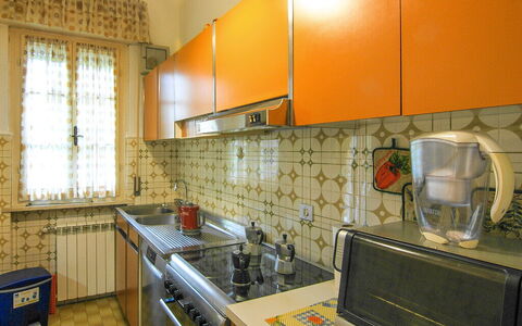 Butterfly Apartment In Lucca: Cucina, Controsoffitto, Elettrodomestico Da Cucina, Apparecchio Major, Lavandino Della Cucina, Interior Design, Pavimentazione, Cabinetry, Cucina Stufa, Illuminazione