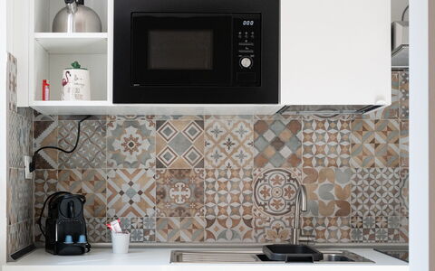Aselli Home: Cucina, Pavimentazione, Apparecchio Major, Elettrodomestico Da Cucina, Piastrella, Controsoffitto, Cabinetry, Elettrodomestico, Piccolo Apparecchio, Stufa