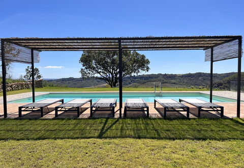 Villa Sassinoro: Piscina, Shade, Struttura Esterna, Landscaping, Pergola, Ricorrere, Padiglione, Eco Hotel, Mobili Da Esterno