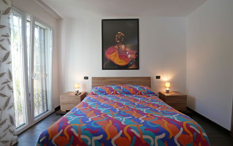 La Sevillana: Interior Design, Mobilia, Letto, Camera Da Letto, Parete, Pavimentazione, Pavimento, Legna, Lenzuolo, Camera