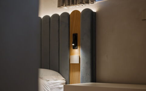 Deb&spa: Camera Da Letto, Color Legno, Lampada, Lampada, Riparo