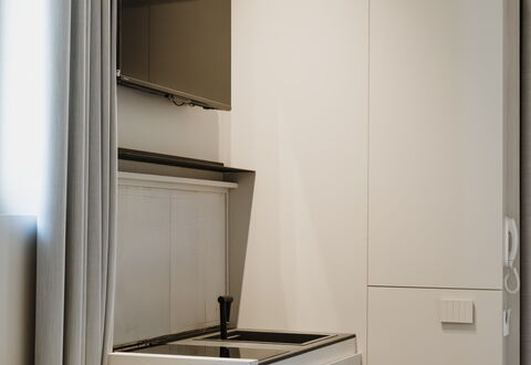 Deb&spa: Legna, Interior Design, Pavimentazione, Mobilia, Pavimento, Illuminazione, Cucina, Soffitto, Elettrodomestico Da Cucina, Controsoffitto