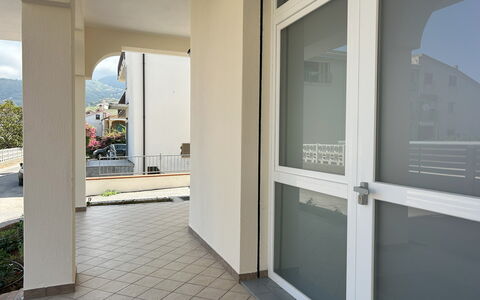 Case Martorelli - Belvedere Marittimo: Pavimento, Appartamento, Balcone, Bicchiere, Corrimano, Illuminazione Diurna, Porta A Casa, Alluminio