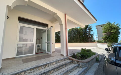 Case Martorelli - Belvedere Marittimo: Pavimento, Balcone, Veicolo Di Lusso, Colonna, Gesso, Porta A Casa, Illuminazione Diurna, Struttura Esterna