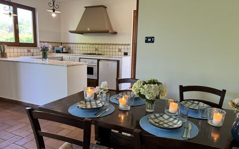 Dependance Egle: Mobilia, Interior Design, Pavimentazione, Legna, Cucina & Sala Da Pranzo Tavolo, Lampada, Soffitto, Tavolo, Sedia, Sala Da Pranzo