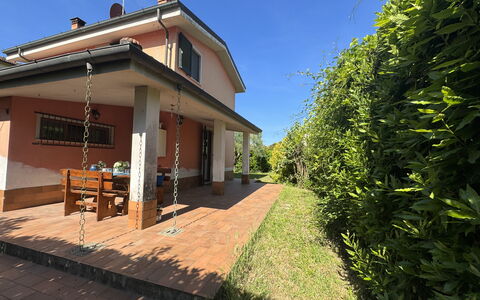 Dependance Egle: Casa, Casa, Zona Residenziale, Tetto, Giardino, Estate, Hacienda, Cortile, Shade, Backyard
