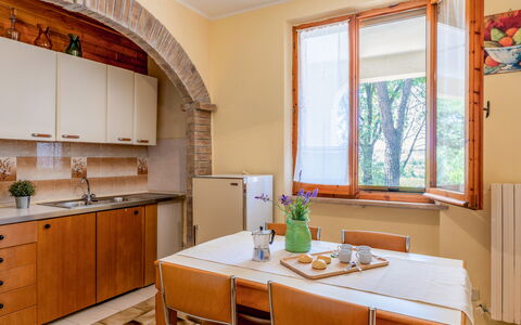 La Pineta Holiday Homes: Interior Design, Legna, Mobilia, Pavimentazione, Soffitto, Pavimento, Camera, Casa, Appartamento, Cucina