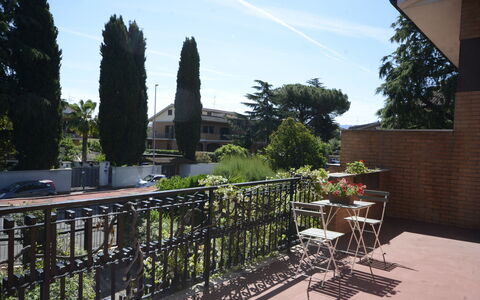 Casa Silvia: Zona Residenziale, Urban Design, Appartamento, Balcone, Cortile, Recinzione, Hacienda, Pianta Della Casa