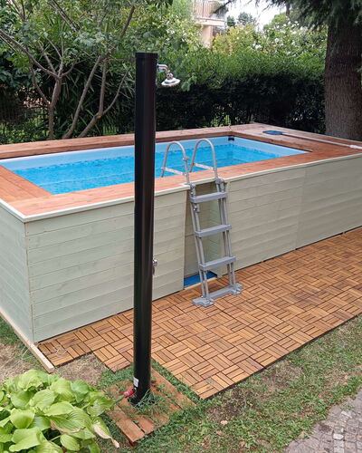 Casa Silvia: Legna, Pavimentazione, Piscina, Pavimento, Materiale Composito, Color Legno, Latifoglie, Giardino, Backyard, Shade
