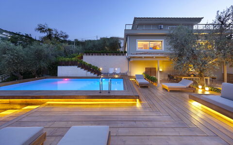 Villantonella: Piscina, Ricorrere, Interior Design, Pavimentazione, Casa, Pavimento, Materiale Composito, Eco Hotel, Estate, Paesaggio Di Illuminazione