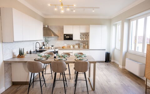 Casa Coccinella: Mobilia, Interior Design, Pavimentazione, Pavimento, Cucina, Sedia, Controsoffitto, Legna, Cucina & Sala Da Pranzo Tavolo, Soffitto
