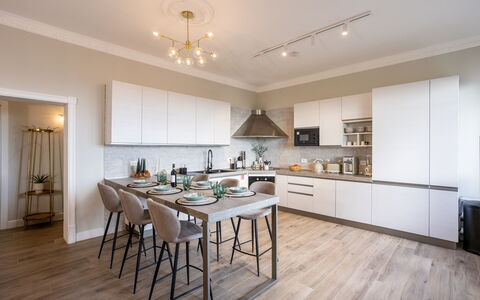 Casa Coccinella: Mobilia, Interior Design, Cucina, Pavimentazione, Controsoffitto, Pavimento, Sedia, Lampada, Legna, Cucina & Sala Da Pranzo Tavolo