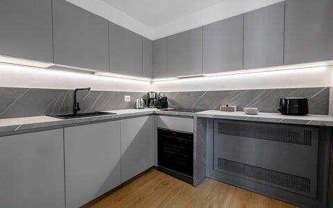 Elegant Apartments Near the Duomo: Cucina, Apparecchio Major, Elettrodomestico Da Cucina, Cucina Stufa, Controsoffitto, Elettrodomestico, Cabinetry